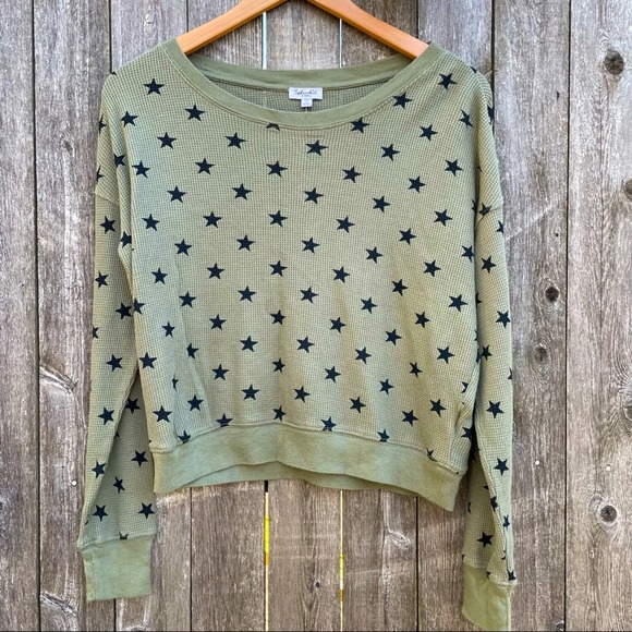 Splendid Womens Olive Green Cropped Thermal Top w/ Black Stars Print Size XS NEW - Picture 1 of 8